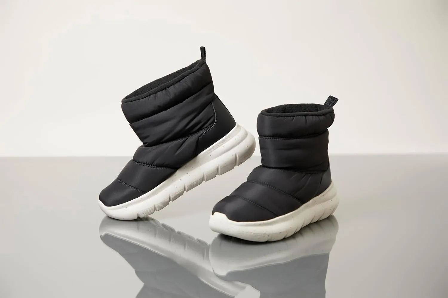 Dearfoams Women's Texoma Regrind Slip-in Boot-Comfortable, Puffy Nylon, Fleece Lining, Energy Return Mid Calf