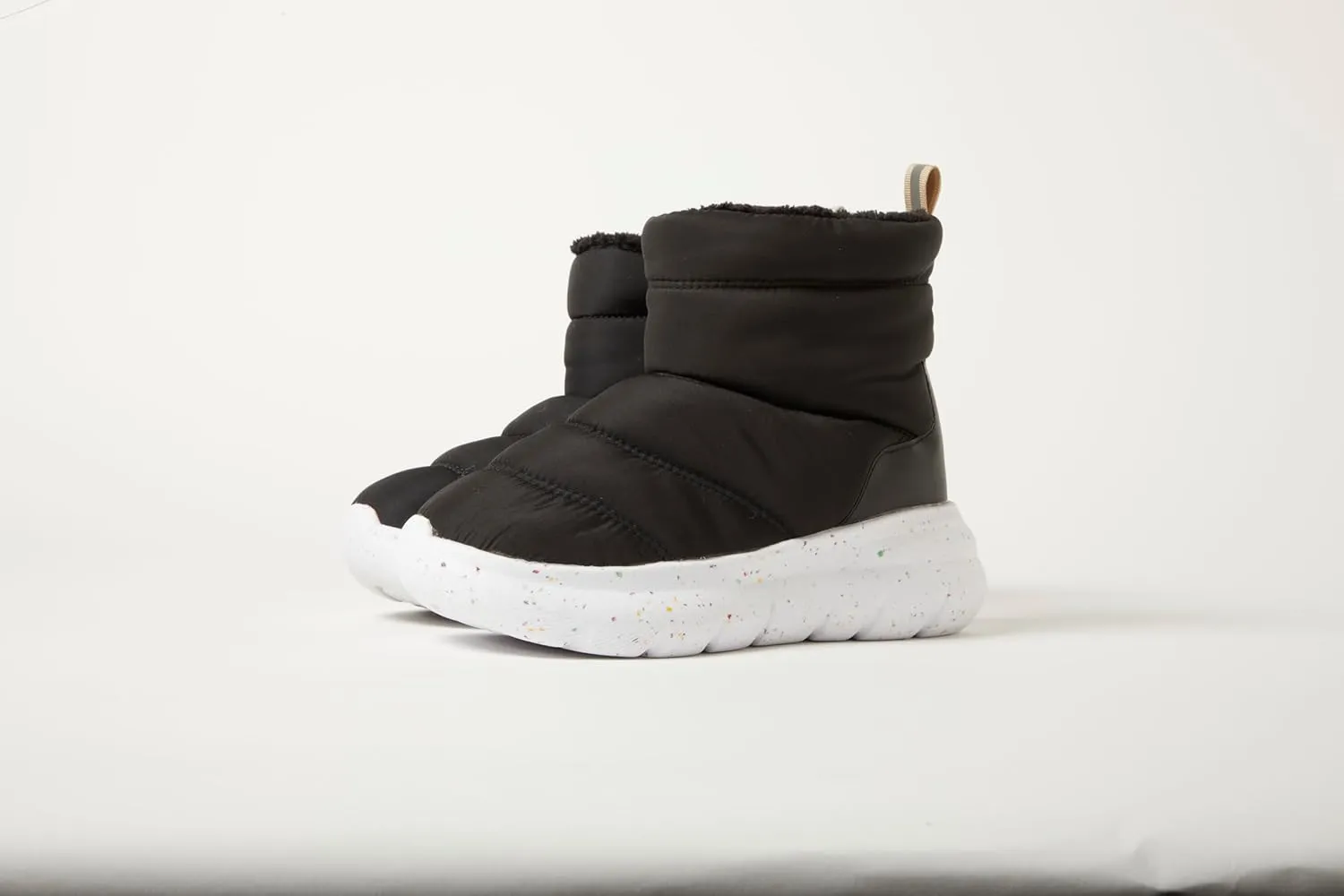 Dearfoams Women's Texoma Regrind Slip-in Boot-Comfortable, Puffy Nylon, Fleece Lining, Energy Return Mid Calf