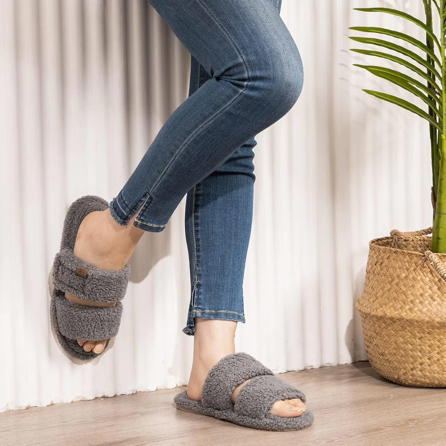 FamilyFairy Open Toe Slippers for Women Adjustable Memory Foam House Shoes Faux Fur Fuzzy Slide Sandals Non Slip Washable