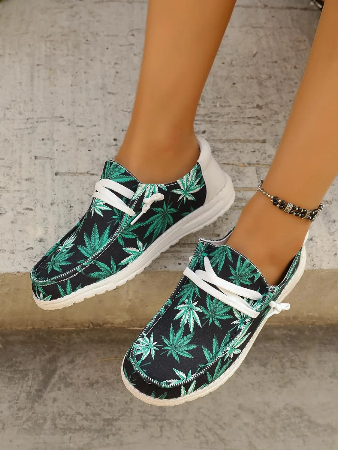 Leaf Print Casual Shoes for Men & Women - Breathable Black Sneakers with Non-Slip Sole - Trendy Botanical Design for Daily Wear & Outdoor Activities