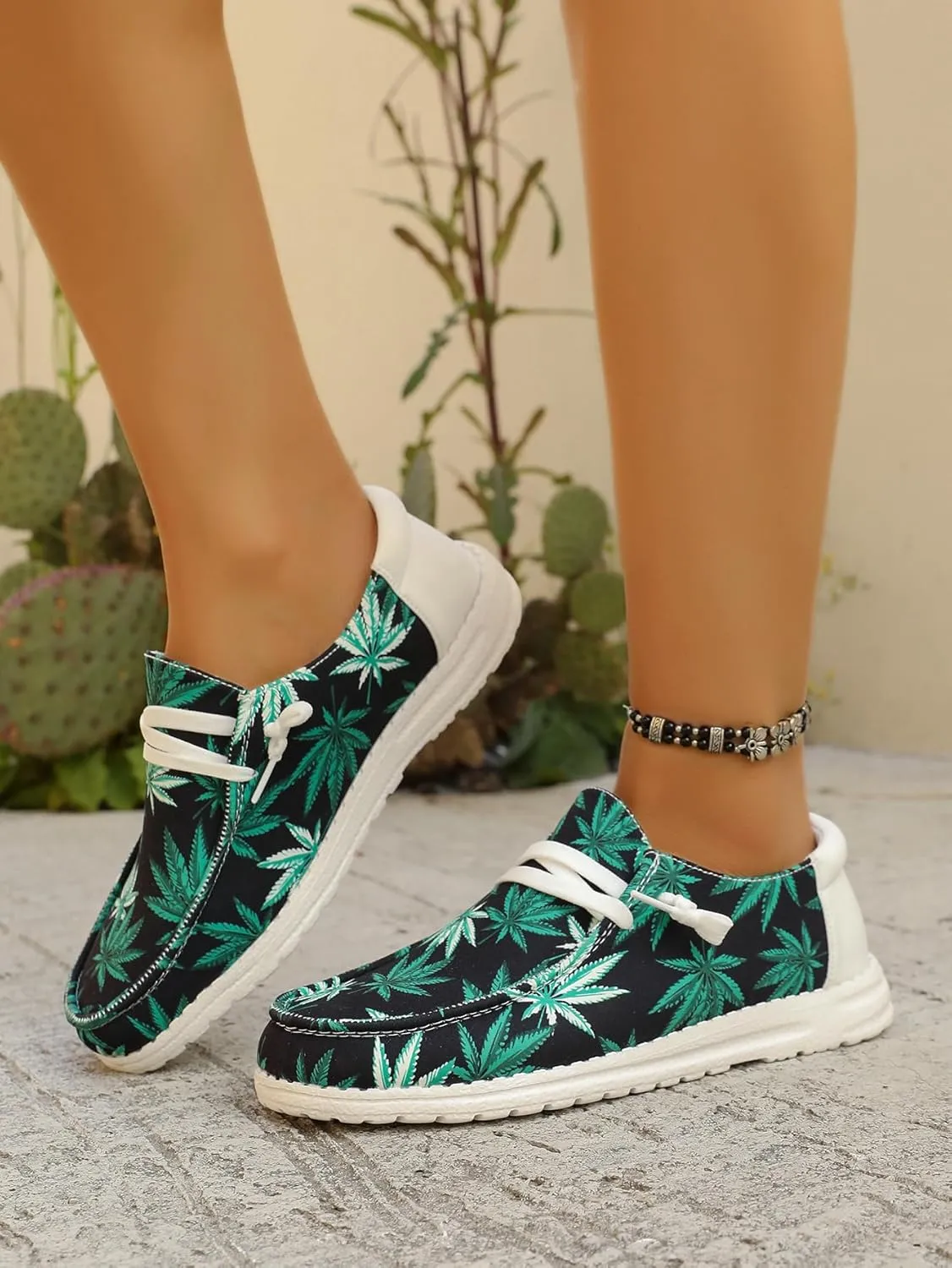 Leaf Print Casual Shoes for Men & Women - Breathable Black Sneakers with Non-Slip Sole - Trendy Botanical Design for Daily Wear & Outdoor Activities