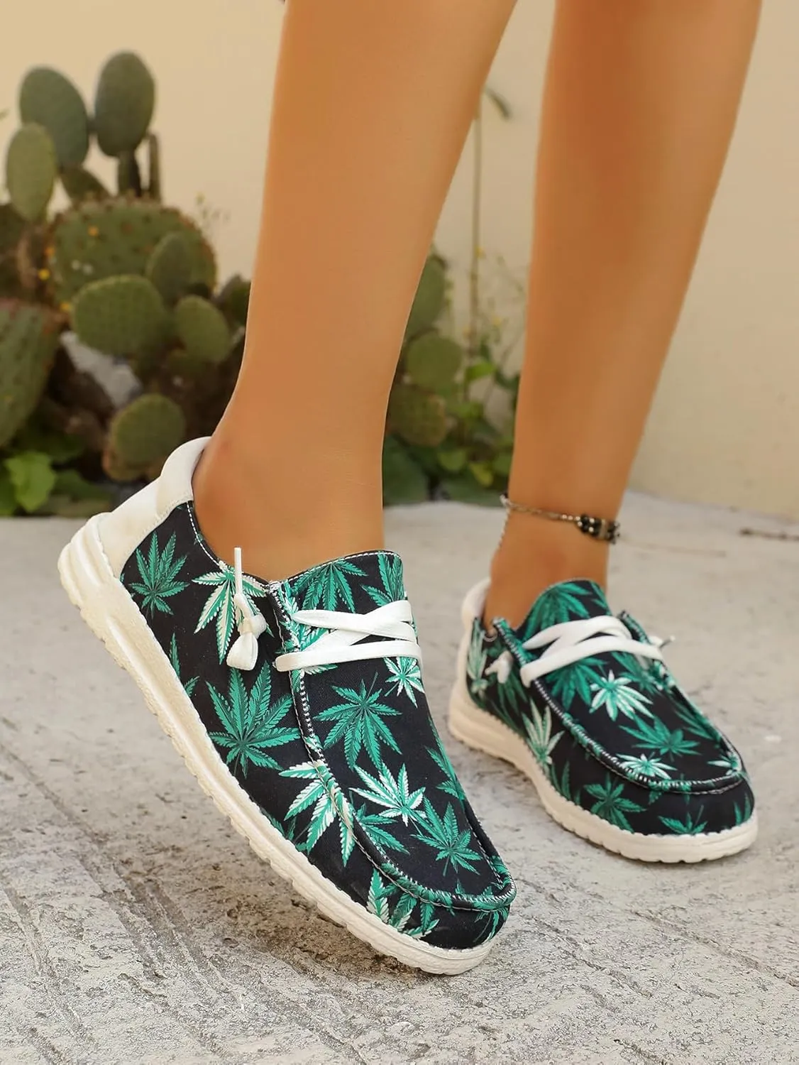 Leaf Print Casual Shoes for Men & Women - Breathable Black Sneakers with Non-Slip Sole - Trendy Botanical Design for Daily Wear & Outdoor Activities