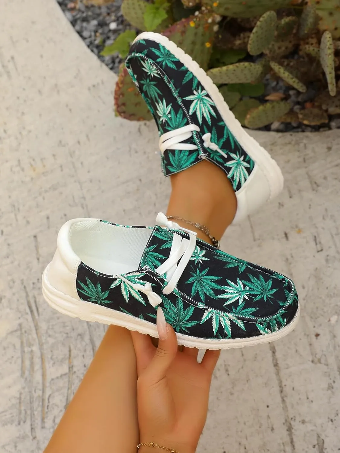 Leaf Print Casual Shoes for Men & Women - Breathable Black Sneakers with Non-Slip Sole - Trendy Botanical Design for Daily Wear & Outdoor Activities