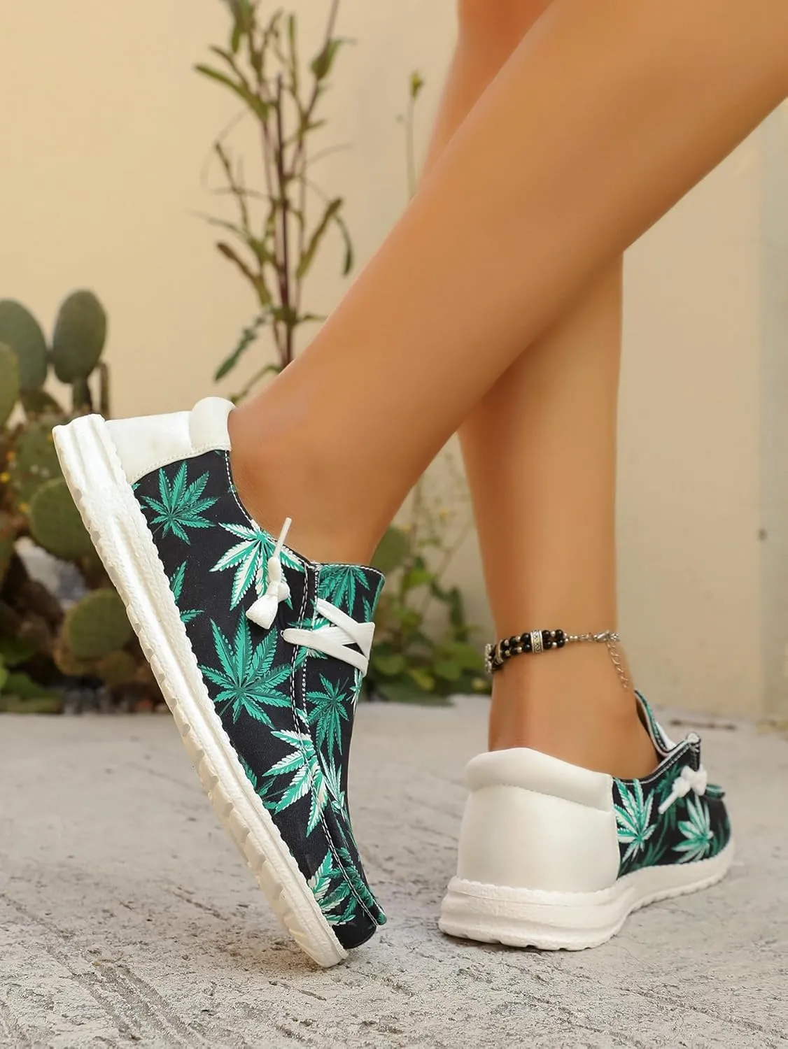 Leaf Print Casual Shoes for Men & Women - Breathable Black Sneakers with Non-Slip Sole - Trendy Botanical Design for Daily Wear & Outdoor Activities