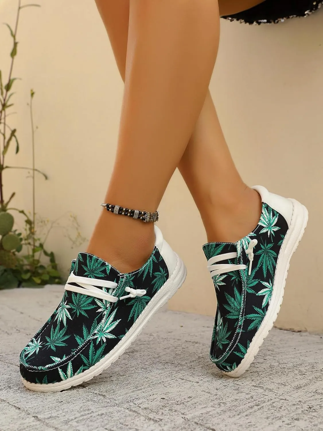 Leaf Print Casual Shoes for Men & Women - Breathable Black Sneakers with Non-Slip Sole - Trendy Botanical Design for Daily Wear & Outdoor Activities