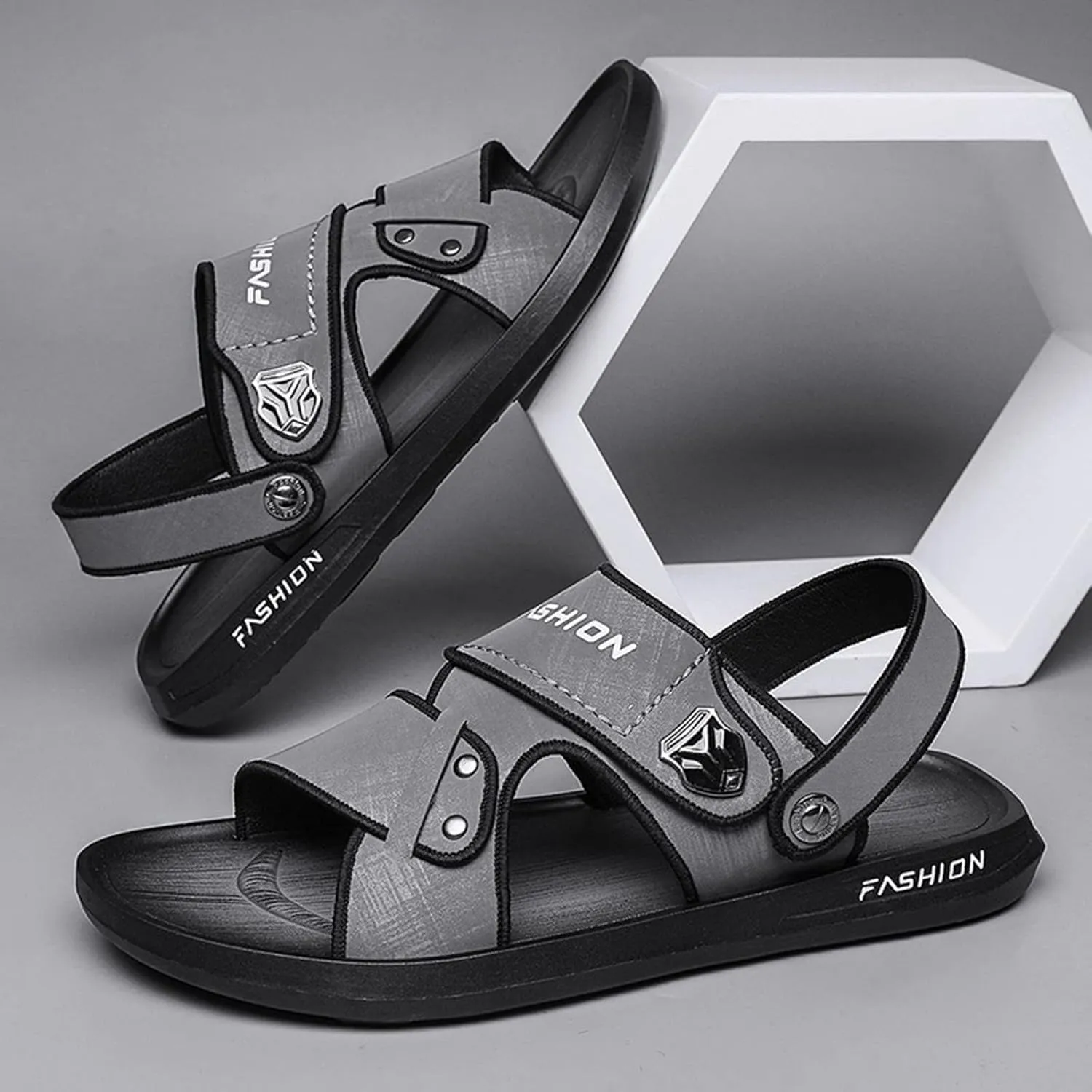 Men's Flat Sandals Double Use Slippers Sandals Beach Wear Fashionable Sandals Comfortable Walking Sandals