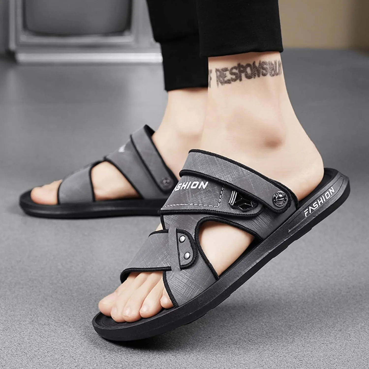 Men's Flat Sandals Double Use Slippers Sandals Beach Wear Fashionable Sandals Comfortable Walking Sandals
