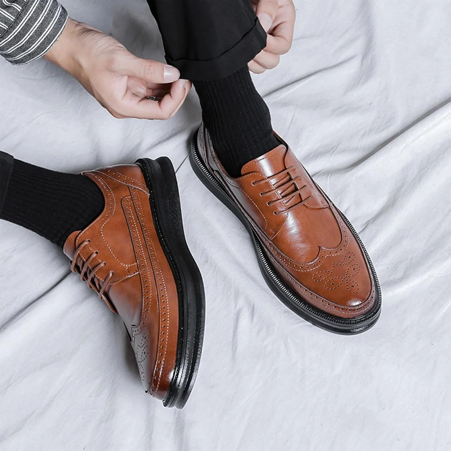 Men's Leather Brogue Wingtip Oxford Sneakers Classic Lace-Up Perforated Low Top Derby Shoes Casual Office Work Formal Dress Shoes