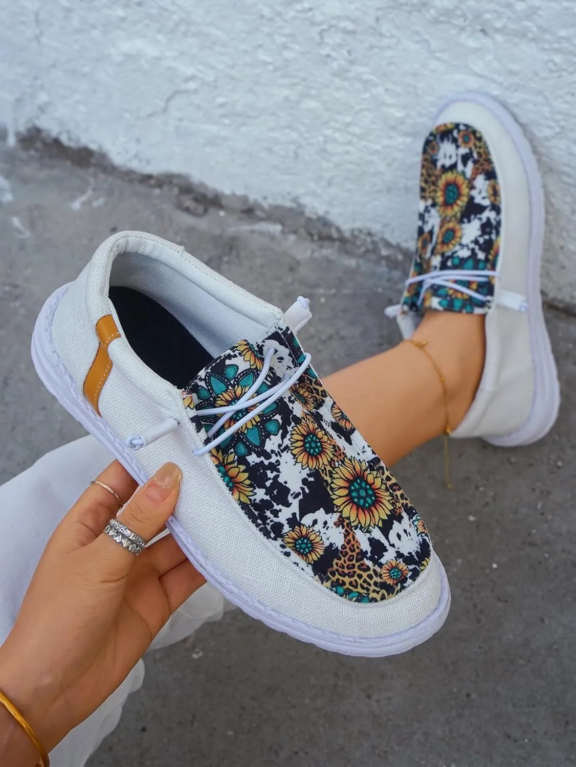 Unisex Chic Sunflower Pattern Upper Canvas Loafers Elastic Lace-up Closure Slip-on Sneakers Comfort Walking Boat Shoes Lightweight Breathable Sports Shoes for Women/Men Adults/Teenagers, White/Black