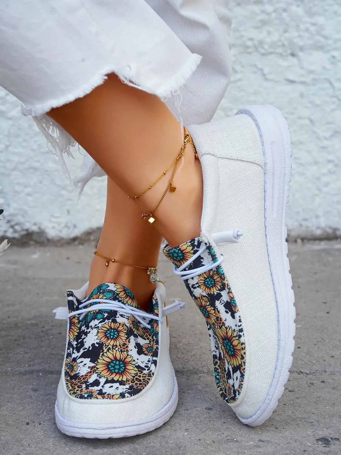 Unisex Chic Sunflower Pattern Upper Canvas Loafers Elastic Lace-up Closure Slip-on Sneakers Comfort Walking Boat Shoes Lightweight Breathable Sports Shoes for Women/Men Adults/Teenagers, White/Black