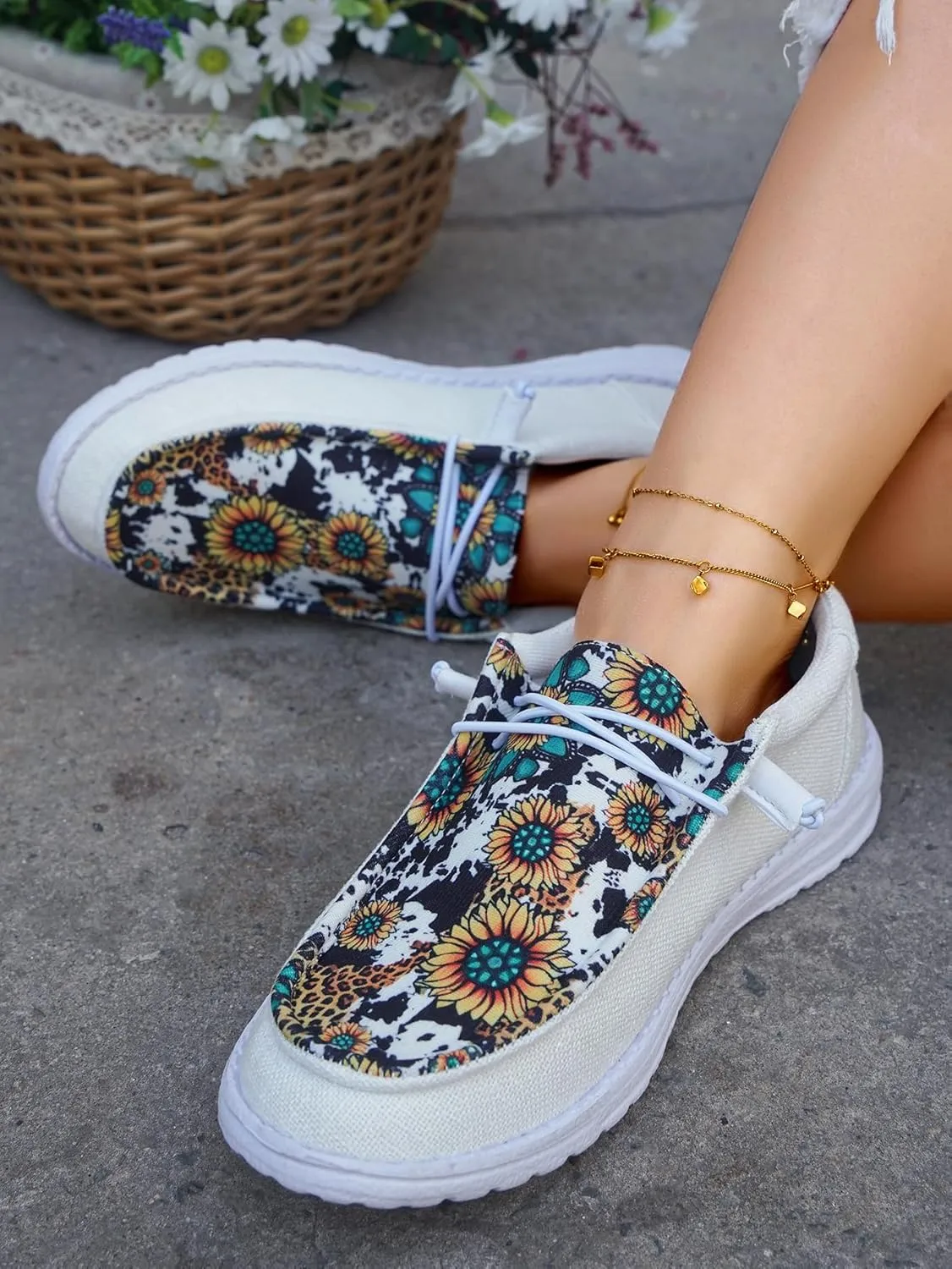 Unisex Chic Sunflower Pattern Upper Canvas Loafers Elastic Lace-up Closure Slip-on Sneakers Comfort Walking Boat Shoes Lightweight Breathable Sports Shoes for Women/Men Adults/Teenagers, White/Black