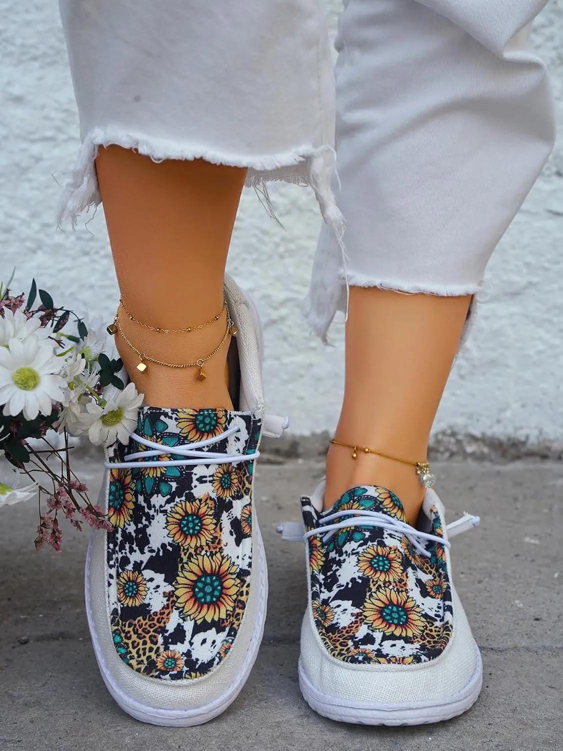 Unisex Chic Sunflower Pattern Upper Canvas Loafers Elastic Lace-up Closure Slip-on Sneakers Comfort Walking Boat Shoes Lightweight Breathable Sports Shoes for Women/Men Adults/Teenagers, White/Black