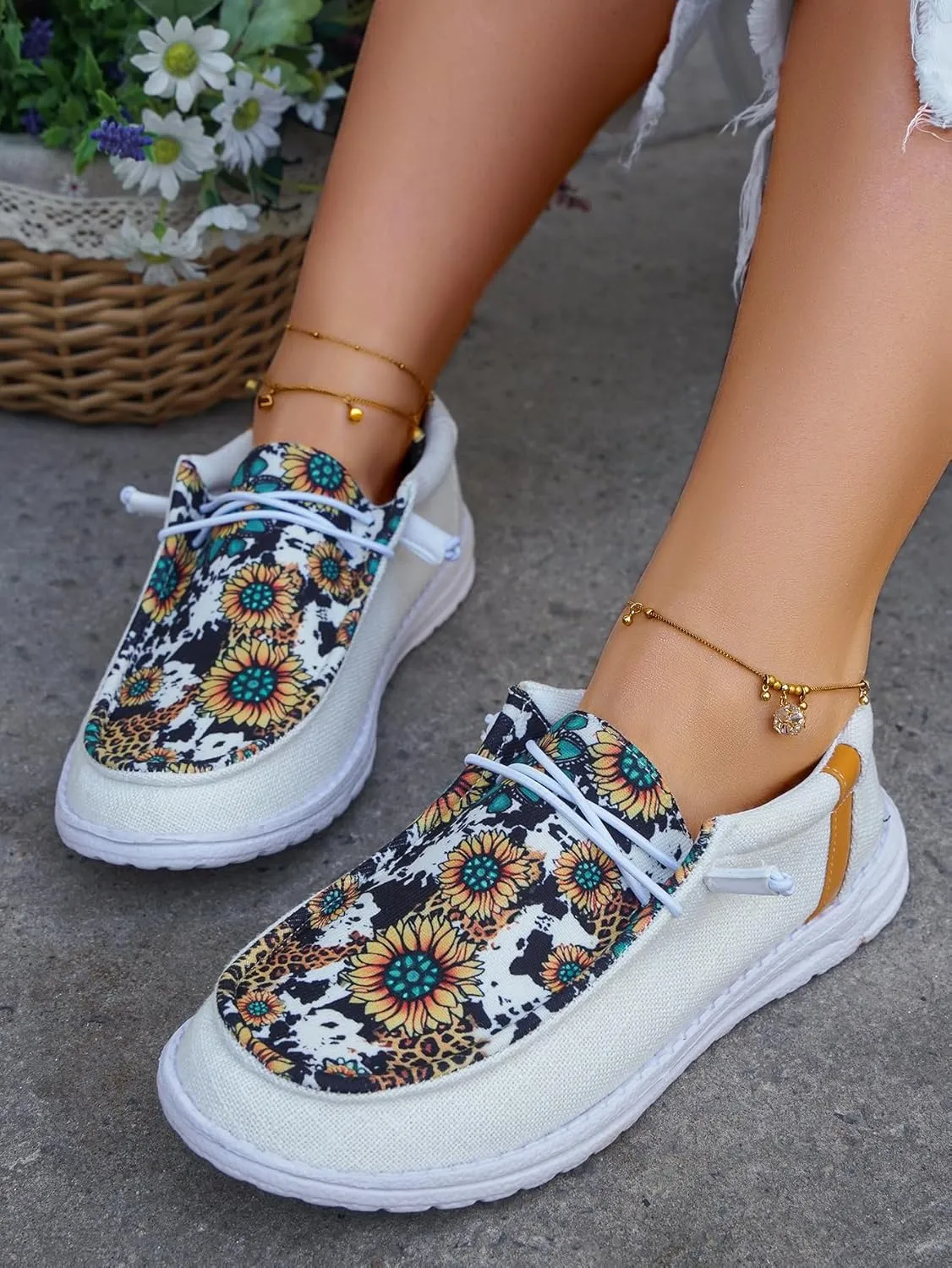 Unisex Chic Sunflower Pattern Upper Canvas Loafers Elastic Lace-up Closure Slip-on Sneakers Comfort Walking Boat Shoes Lightweight Breathable Sports Shoes for Women/Men Adults/Teenagers, White/Black