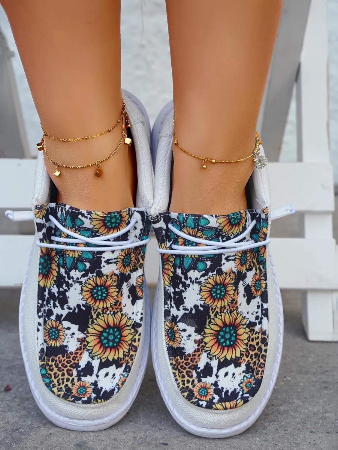 Unisex Chic Sunflower Pattern Upper Canvas Loafers Elastic Lace-up Closure Slip-on Sneakers Comfort Walking Boat Shoes Lightweight Breathable Sports Shoes for Women/Men Adults/Teenagers, White/Black