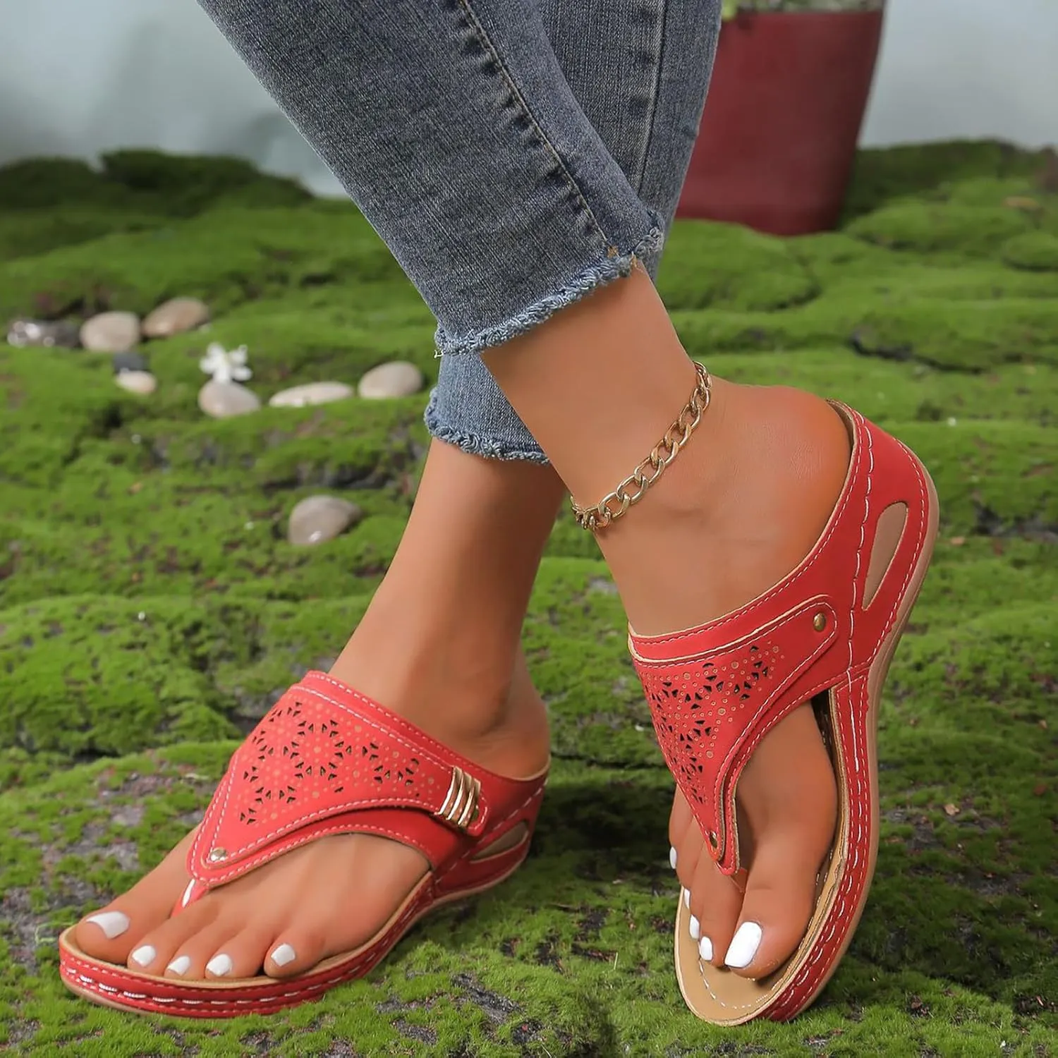 Work Sandals for Women 2025 Solid Color Leather Hollowed Out Carved Slippers Toe Clip Thick Sole Sandal for Ladies